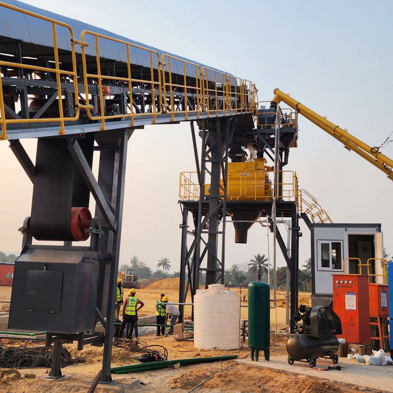 Yueshou Mixing Plant werkt in een fabriek in de Verenigde Staten Controleer het apparaat